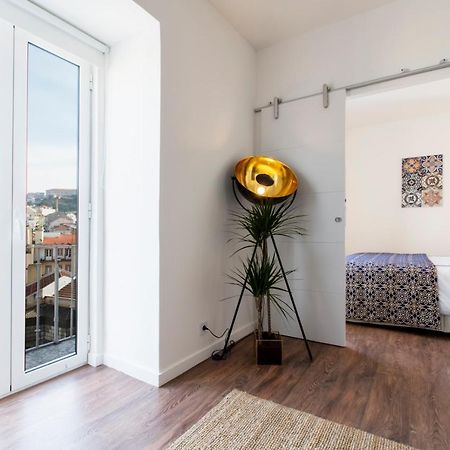 Amazing Downtown Apt With Small Balcony With View Over The Castle Lisboa المظهر الخارجي الصورة