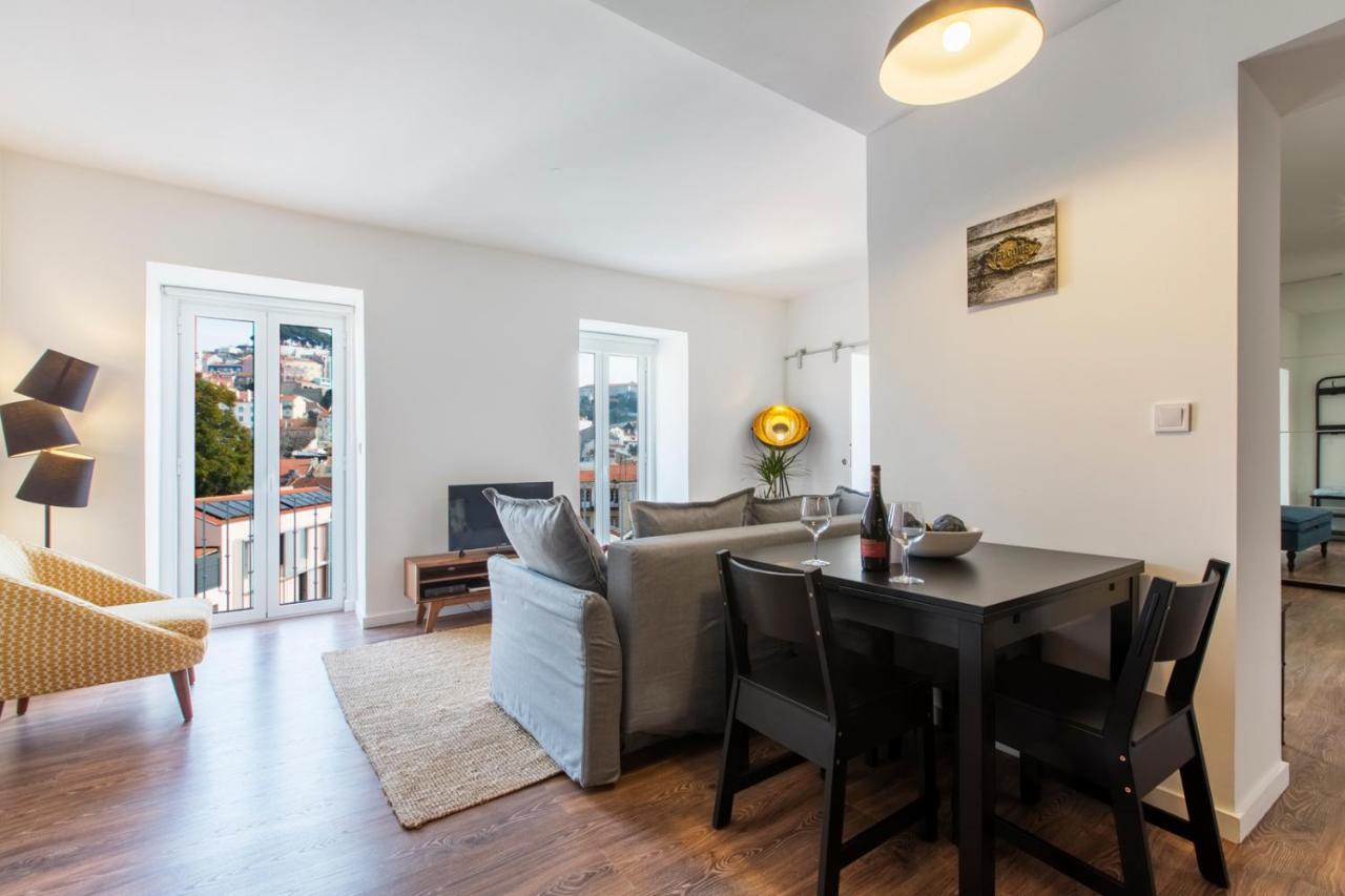 Amazing Downtown Apt With Small Balcony With View Over The Castle Lisboa المظهر الخارجي الصورة