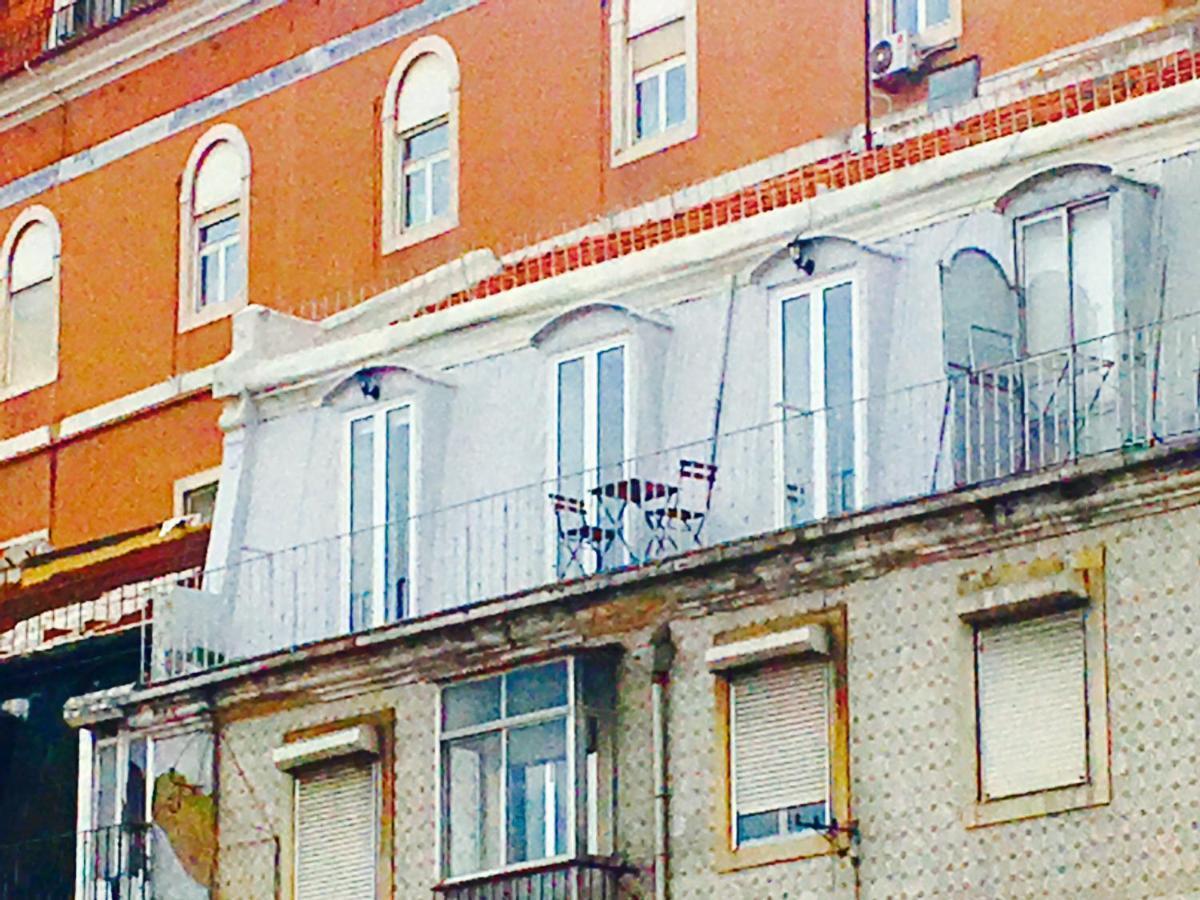Amazing Downtown Apt With Small Balcony With View Over The Castle Lisboa المظهر الخارجي الصورة