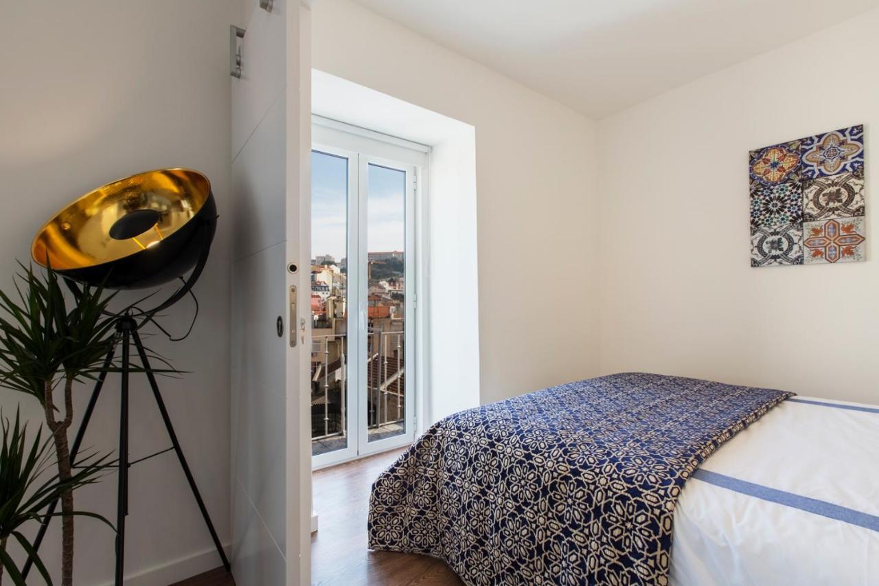 Amazing Downtown Apt With Small Balcony With View Over The Castle Lisboa المظهر الخارجي الصورة