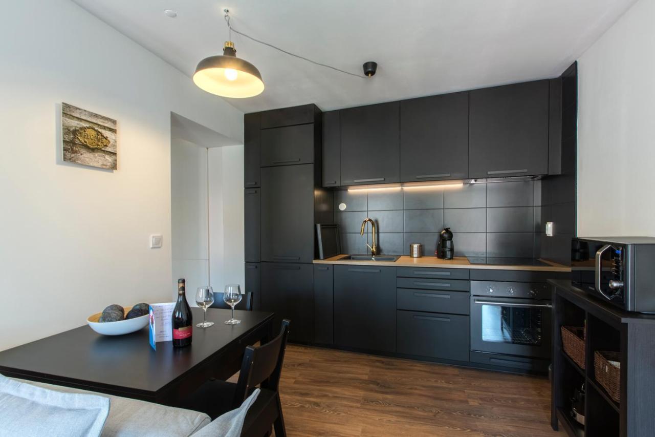 Amazing Downtown Apt With Small Balcony With View Over The Castle Lisboa المظهر الخارجي الصورة